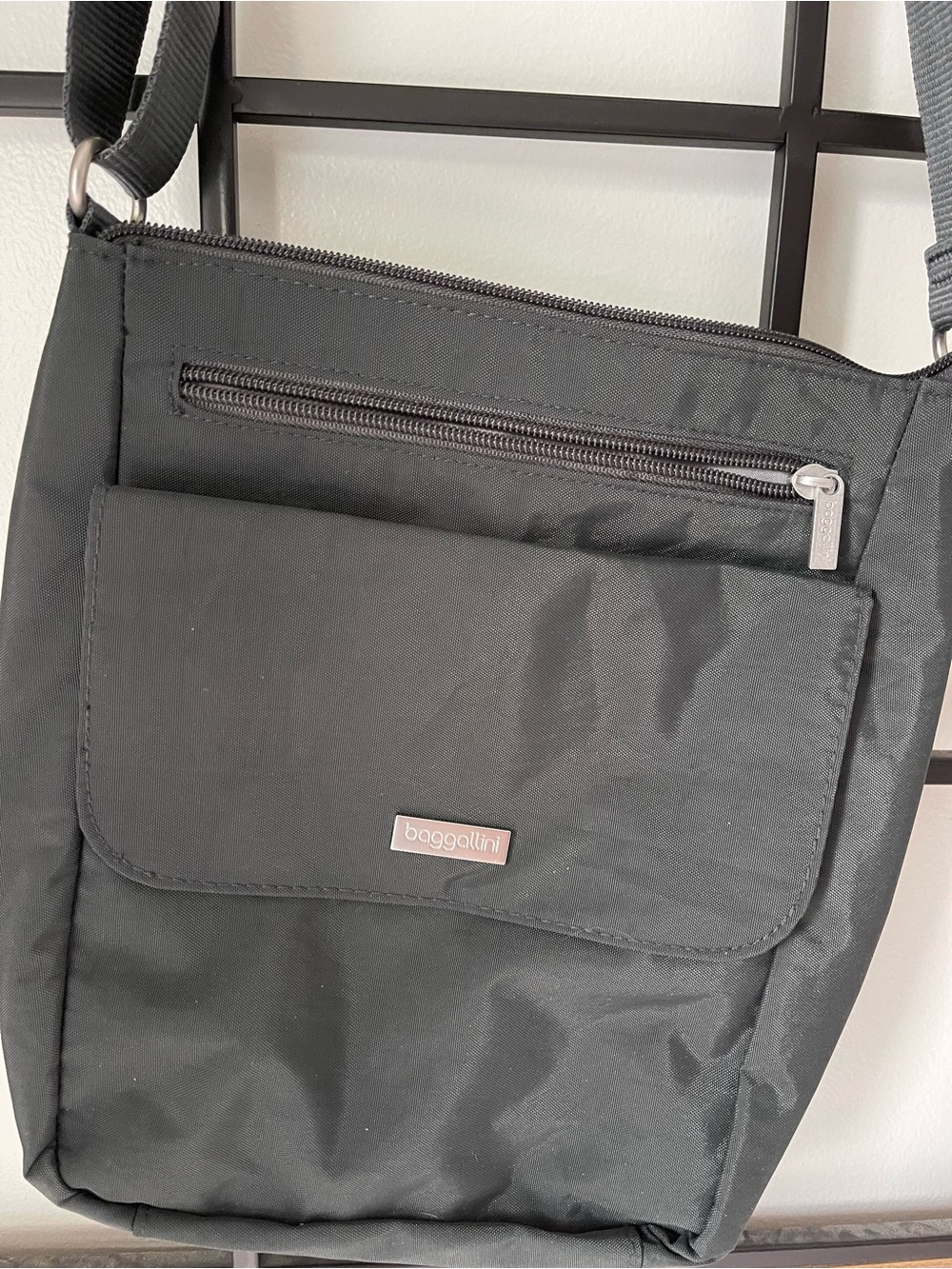 Baggallini Black Compact Crossbody Organizer